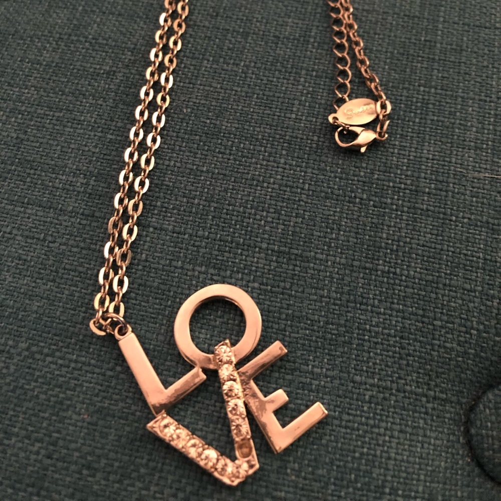 🔴 3/$15 Guess Silvertone LoVe necklace
